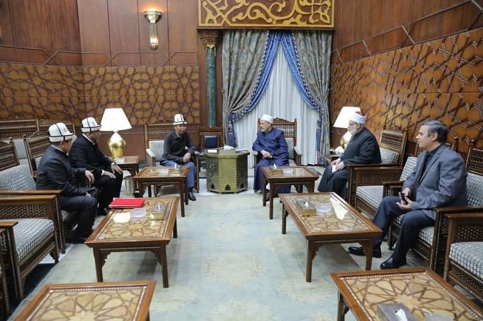 ал-Азхару Шарифтин шайхы, дин аалымы, профессор, доктор Ахмад Тоййиб менен жолугушуу